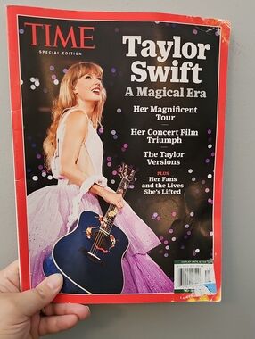 TIME Special Edition: Taylor Swift - A Magical Era (Red, Black, Purple)